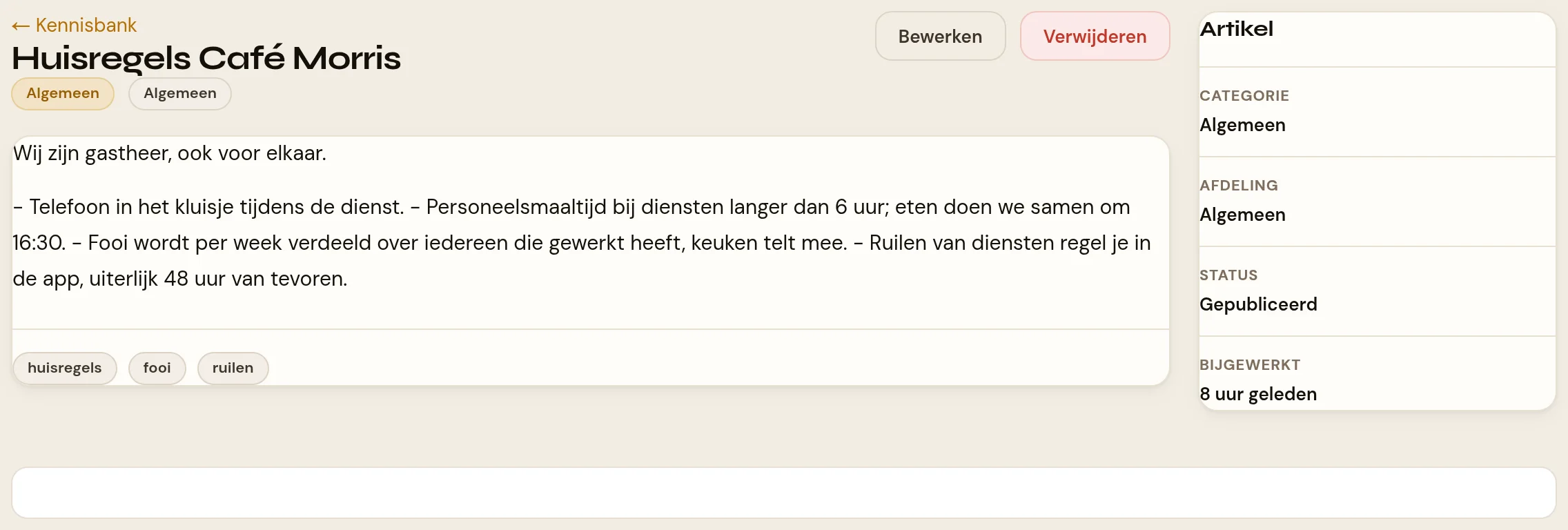 De detailpagina van een artikel uit het Academie-onderdeel Kennisbank. Links de titel met pills voor de categorie en de afdeling, de knoppen Bewerken en Verwijderen, en daaronder de inhoud van het artikel in een kaart. Rechts de zijkolom Artikel met vier regels: Categorie, Afdeling, Status en Bijgewerkt.