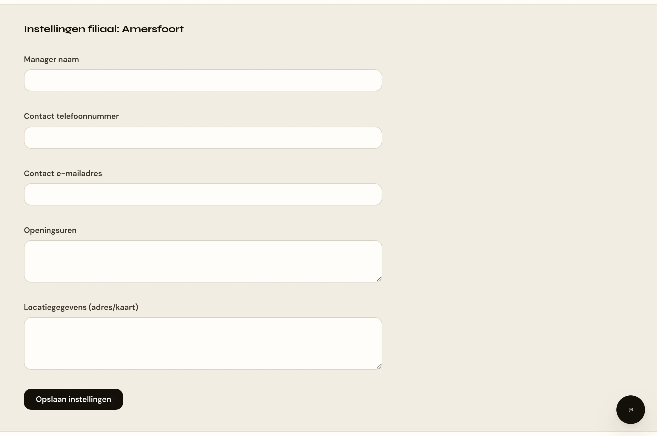De pagina met de kop Instellingen filiaal en de naam van de vestiging erachter. Daaronder de velden Manager naam, Contact telefoonnummer, Contact e-mailadres, Openingsuren en Locatiegegevens, met onderaan de knop Opslaan instellingen.