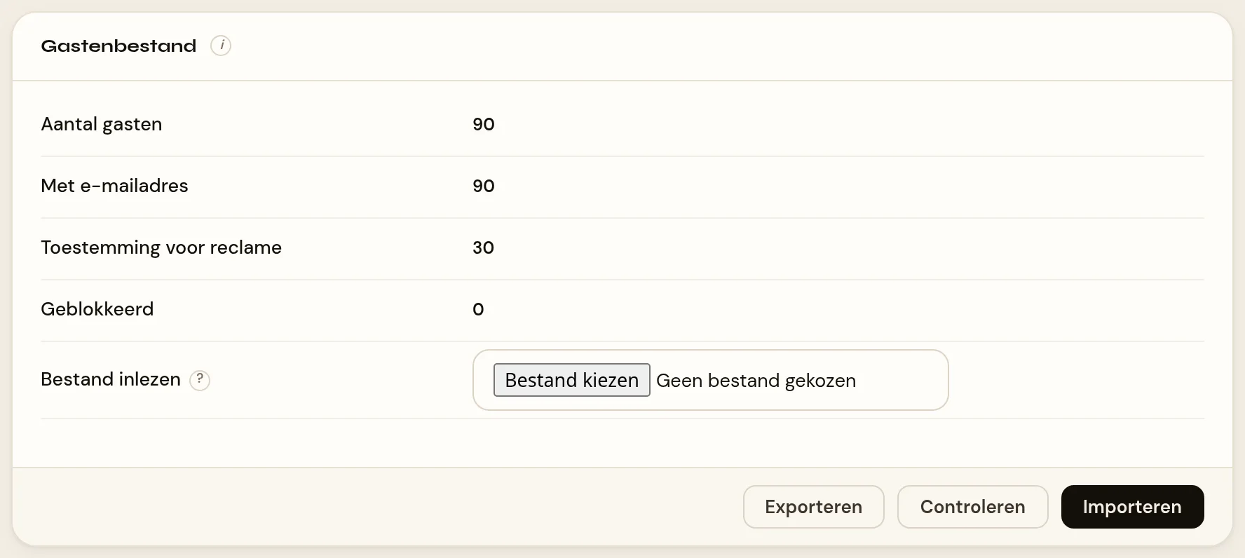 Het blok Gastenbestand onder Instellingen › Gastcontact. Vier tellers: aantal gasten, met e-mailadres, toestemming voor reclame en geblokkeerd. Daaronder een bestandskiezer voor de import, met de uitleg welke kolommen Morris herkent. Onderaan de knoppen Exporteren, Controleren en Importeren.