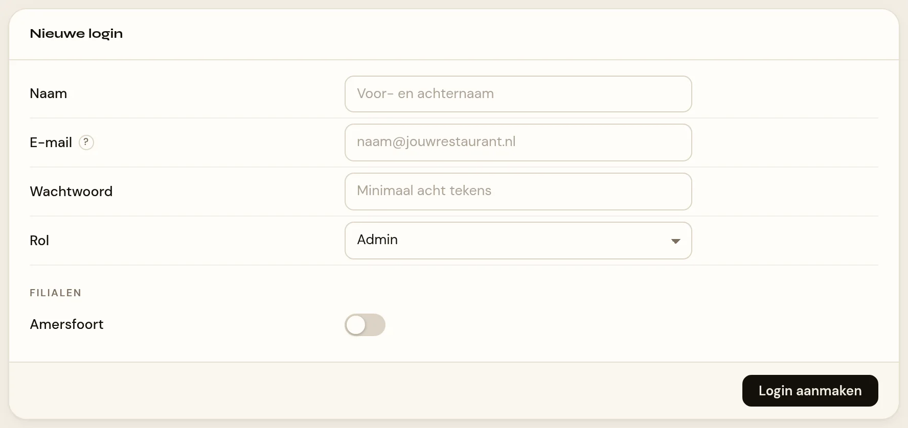 De kaart Nieuwe login met de velden Naam, E-mail, Wachtwoord, een keuzelijst Rol met Admin en Gebruiker, en daaronder de groep Filialen met per vestiging een schakelaar. Rechtsonder de knop Login aanmaken.