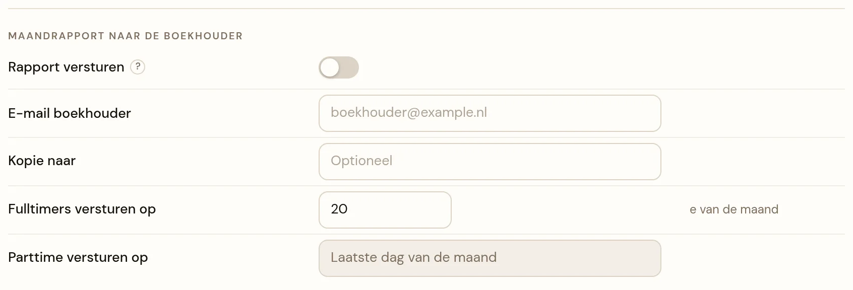 De groep Maandrapport naar de boekhouder uit het blok Contracten onder Instellingen › Personeelsbeheer. Bovenaan de schakelaar Rapport versturen, uit. Daaronder de velden E-mail boekhouder en Kopie naar, allebei leeg. Daaronder Fulltimers versturen op met de waarde 20 en de tekst e van de maand ernaast, en tot slot Parttime versturen op met de grijze, onbewerkbare tekst Laatste dag van de maand.