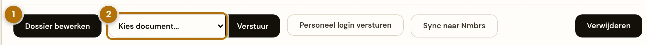 De rij knoppen onder de kop van een dossier: Dossier bewerken, een keuzelijst "Kies document..." met daarachter de knop Verstuur, de knop Personeel login versturen, de knop Sync naar Nmbrs en rechts daarvan de rode knop Verwijderen.