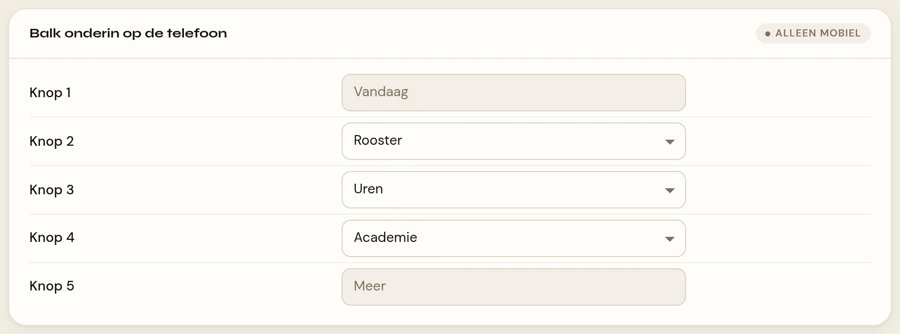 Het blok Balk onderin op de telefoon op het tabblad Portaal van Instellingen, met rechtsboven een chip die zegt dat dit alleen mobiel geldt. Vijf regels: Knop 1 met het vaste, grijze veld Vandaag, Knop 2 tot en met Knop 4 als keuzelijsten, en Knop 5 met het vaste, grijze veld Meer.